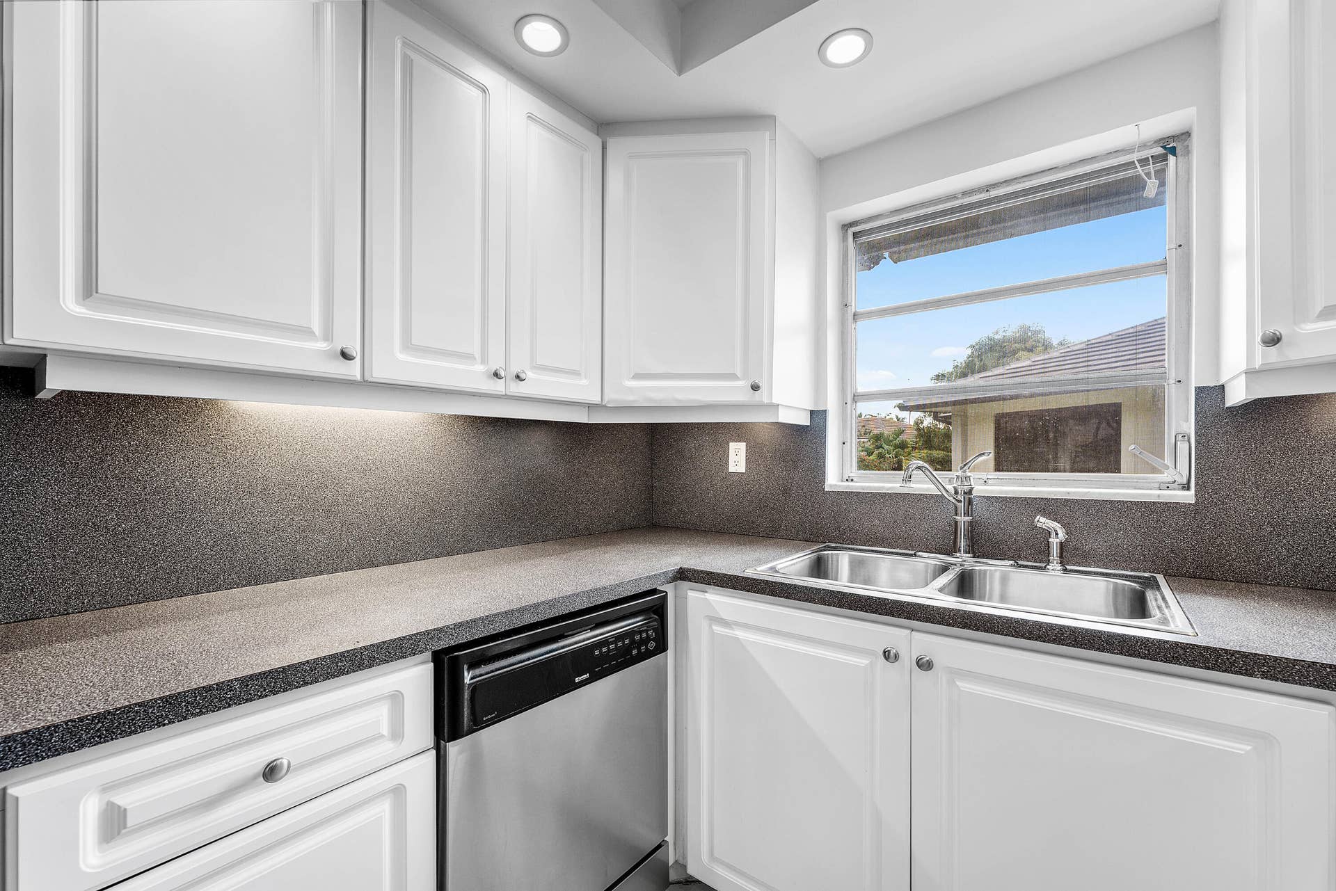 1752 Riverwood Lane, Coral Springs, FL 33071 014-1752RiverwoodLane-CoralSprings-FL-33