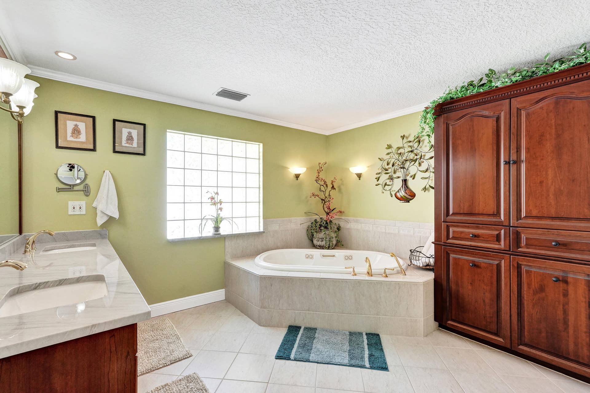 733 JACANA Way, North Palm Beach, FL 33408 Master bathroom features a 2 person jacuzzi, custom cherry built-in cabinets and a double shower. This spacious bathroom measures 16 x 12.