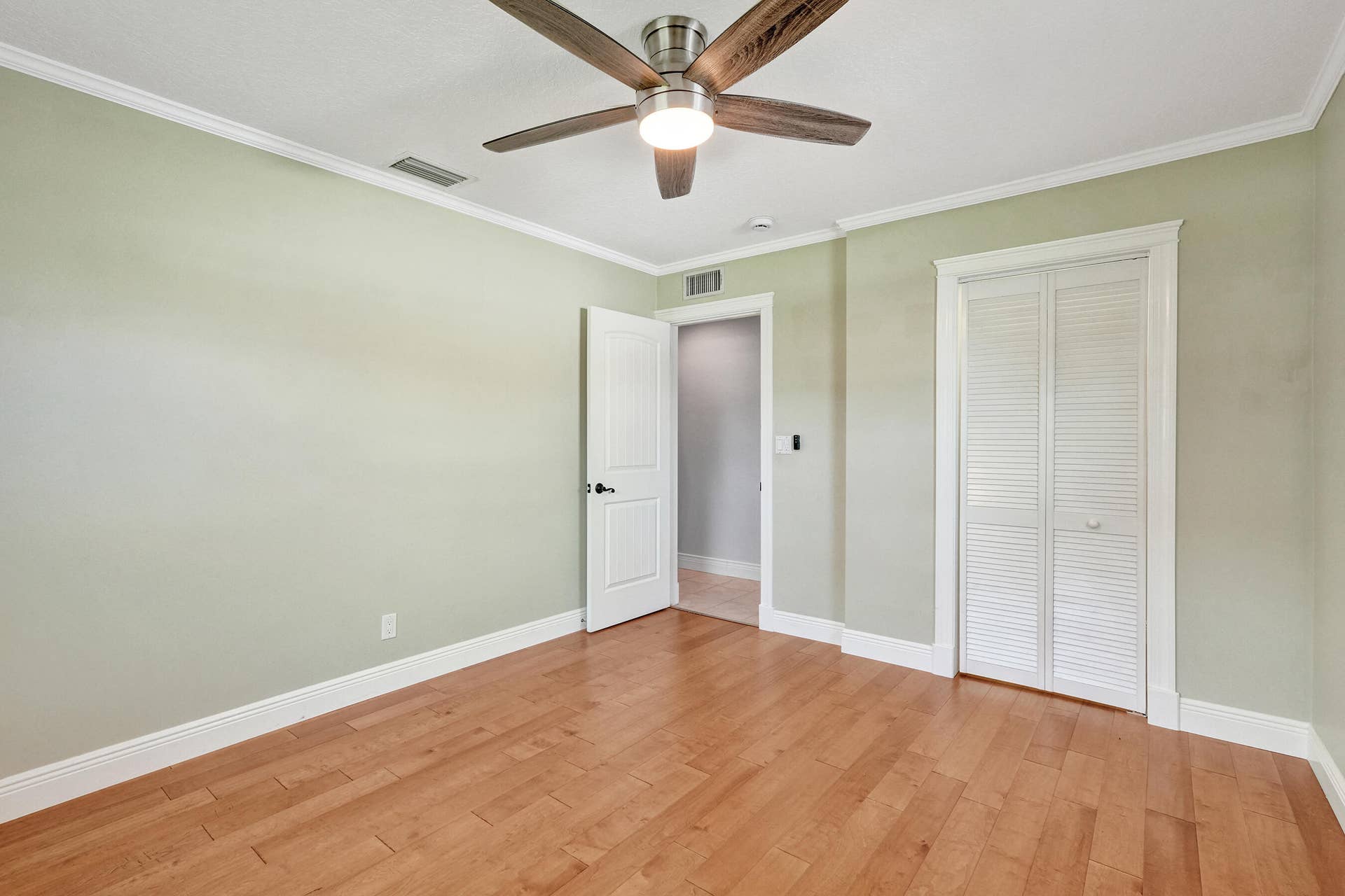 733 JACANA Way, North Palm Beach, FL 33408 Corner bedroom features a walk-in closet. Solid core designer interior doors were installed in 2013.
