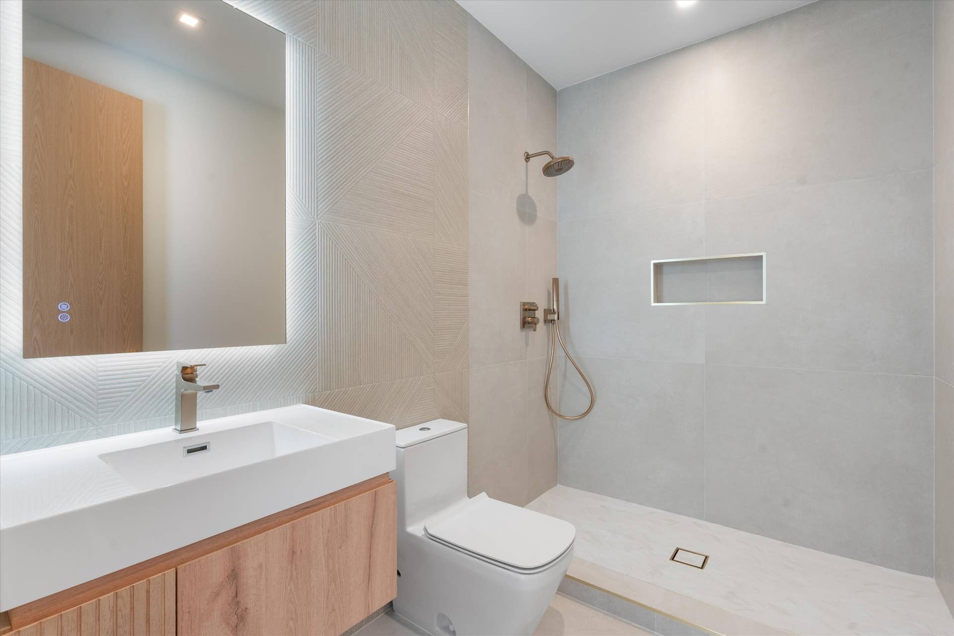 13 EASTVIEW Avenue, Delray Beach, FL 33483 40-13 Eastview Ave Delray Beach, FL-241