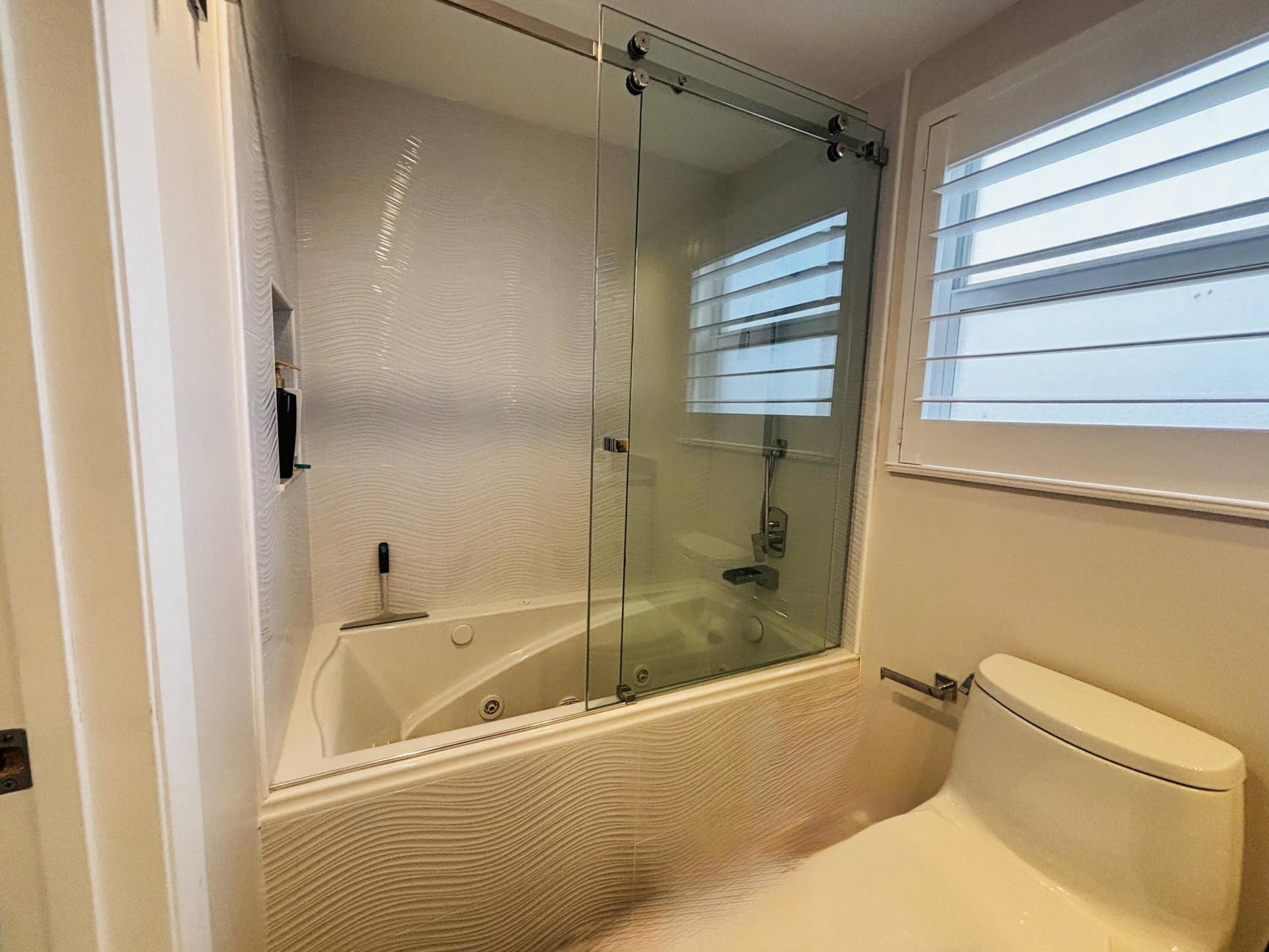 3091 N COURSE Drive, #710, Pompano Beach, Pompano Beach, FL 33069 Master Bath Jetted tub