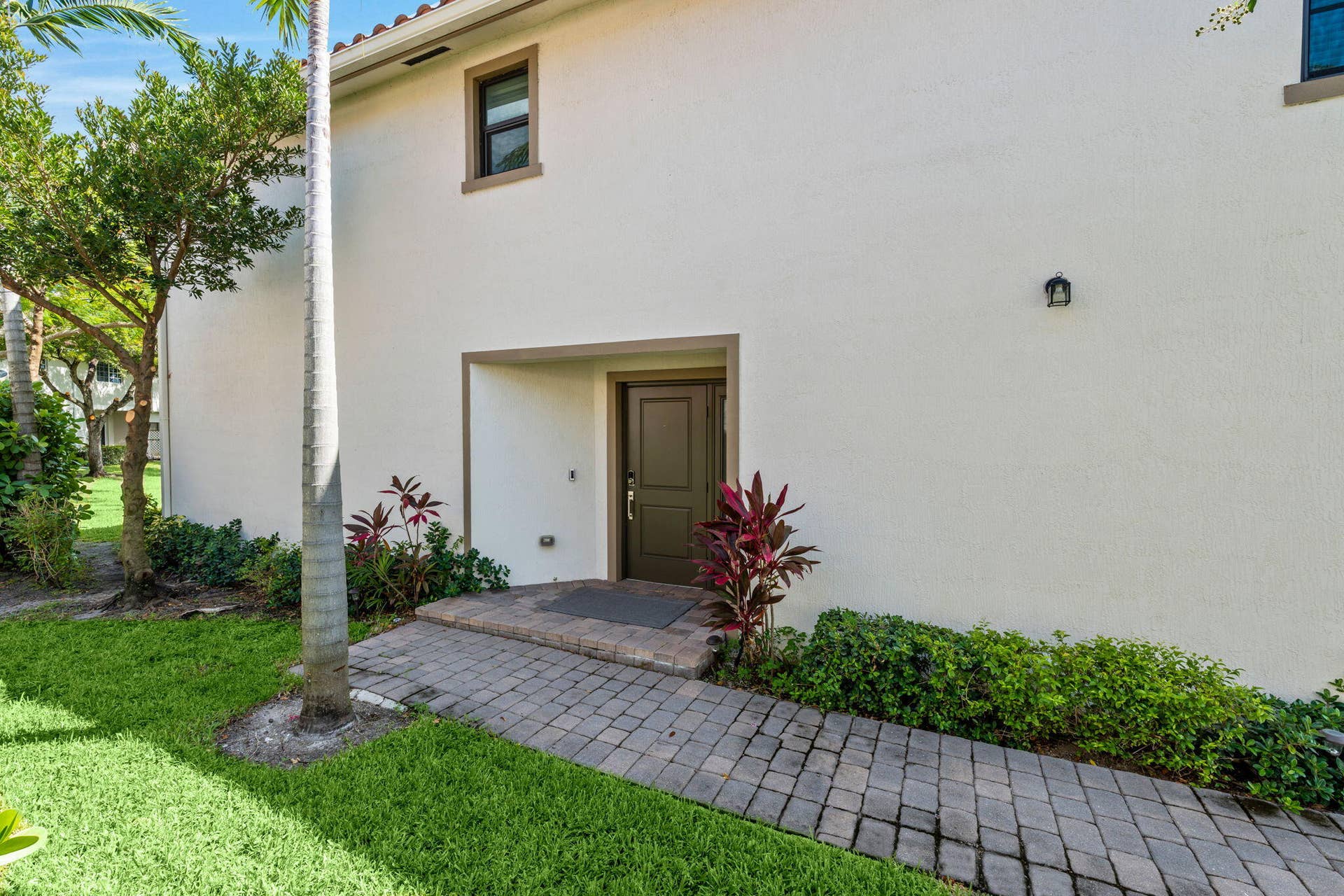 3-web-or-mls-A7409949