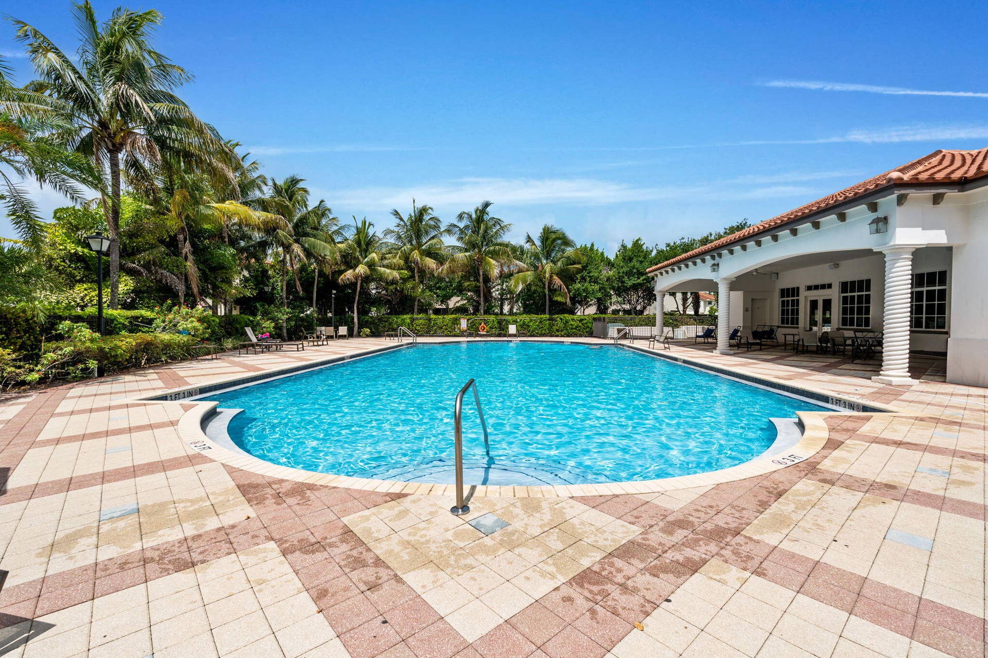 44-web-or-mls-A7400098