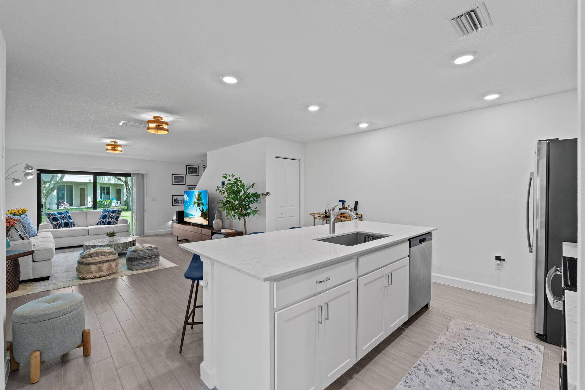 12-web-or-mls-A7409996