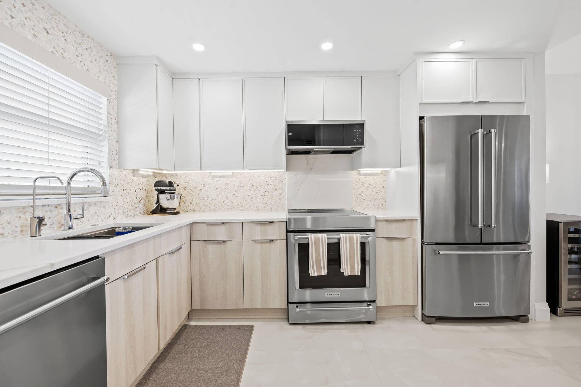 511 BAYSHORE Drive, #603, Fort Lauderdale, Fort Lauderdale, FL 33304 Kitchen