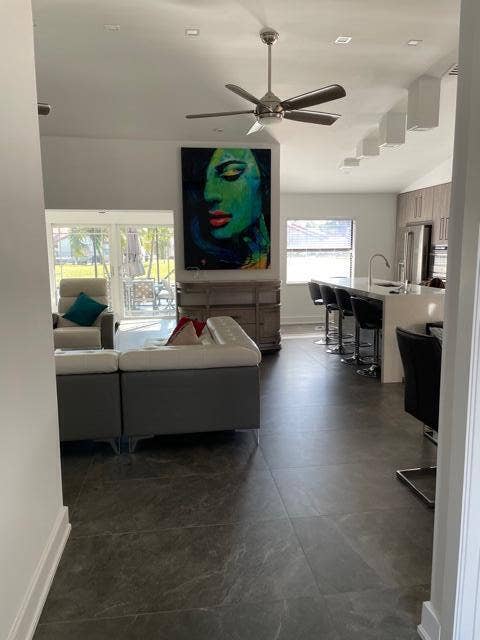 10 COLUMBIA Court, Deerfield Beach, FL 33442 Living Room