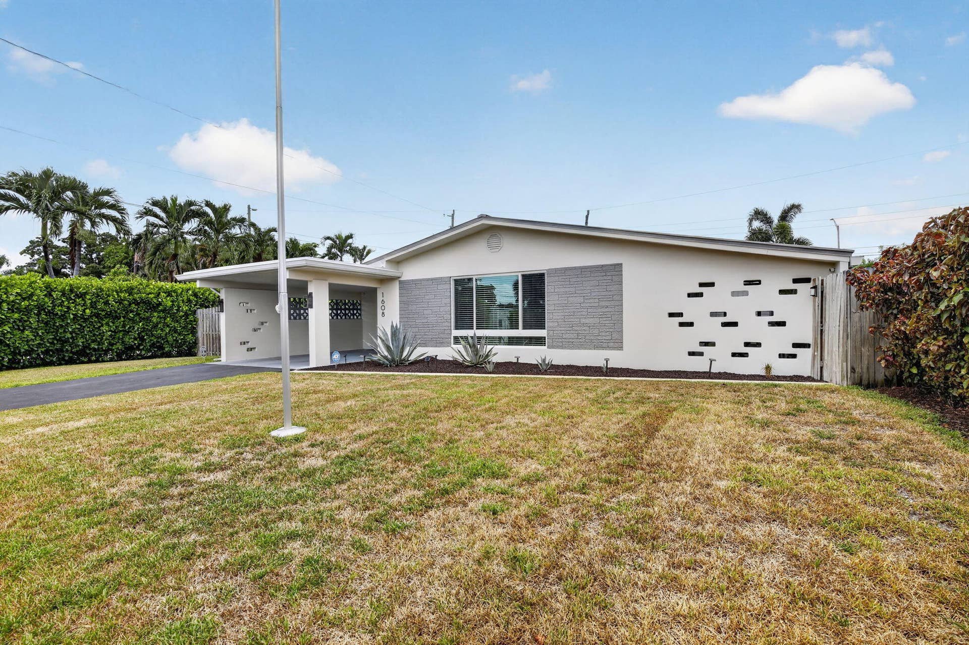1608 NE 14TH Terrace, Fort Lauderdale, FL 33305 Front Angle