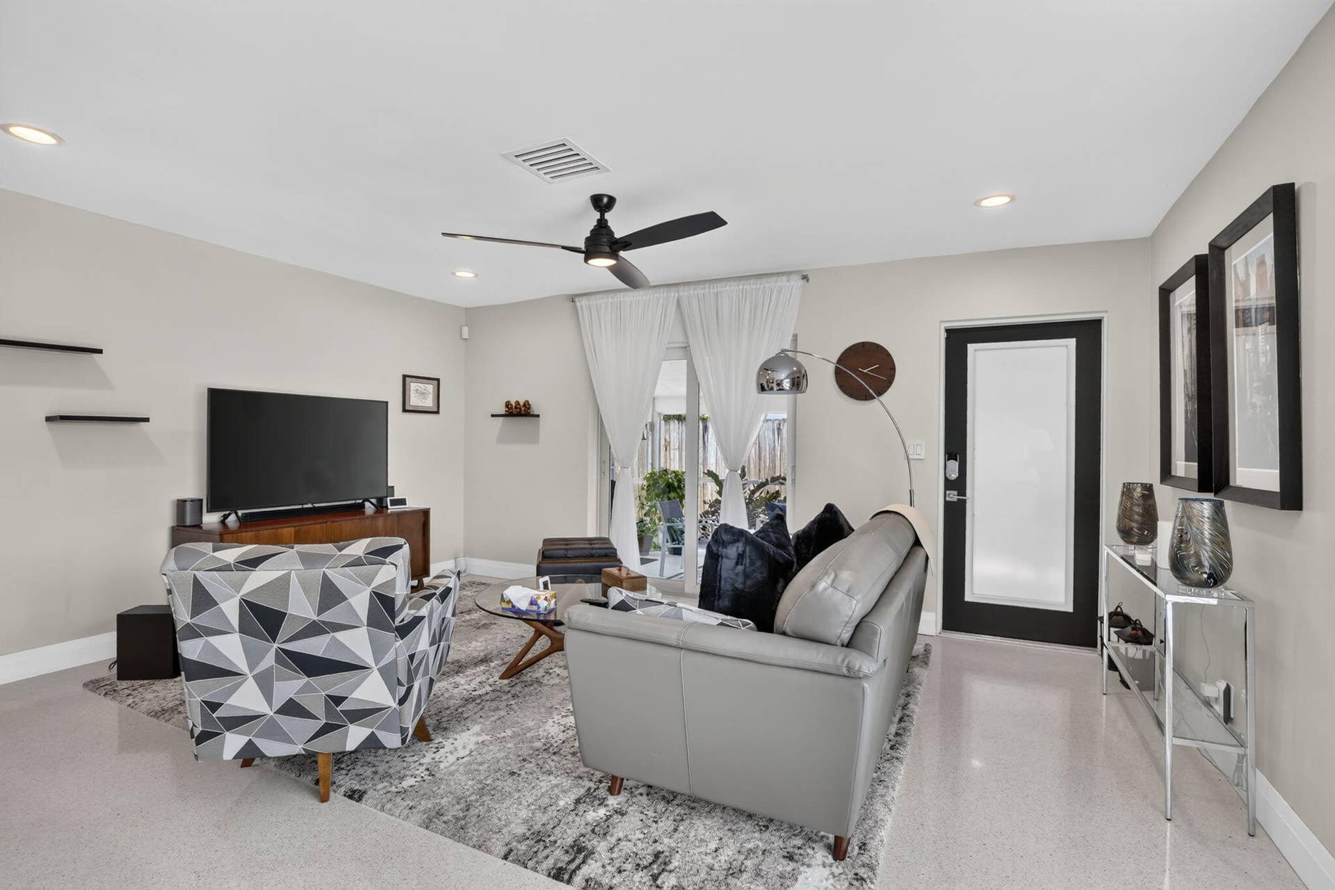 1608 NE 14TH Terrace, Fort Lauderdale, FL 33305 Living Rm View 1