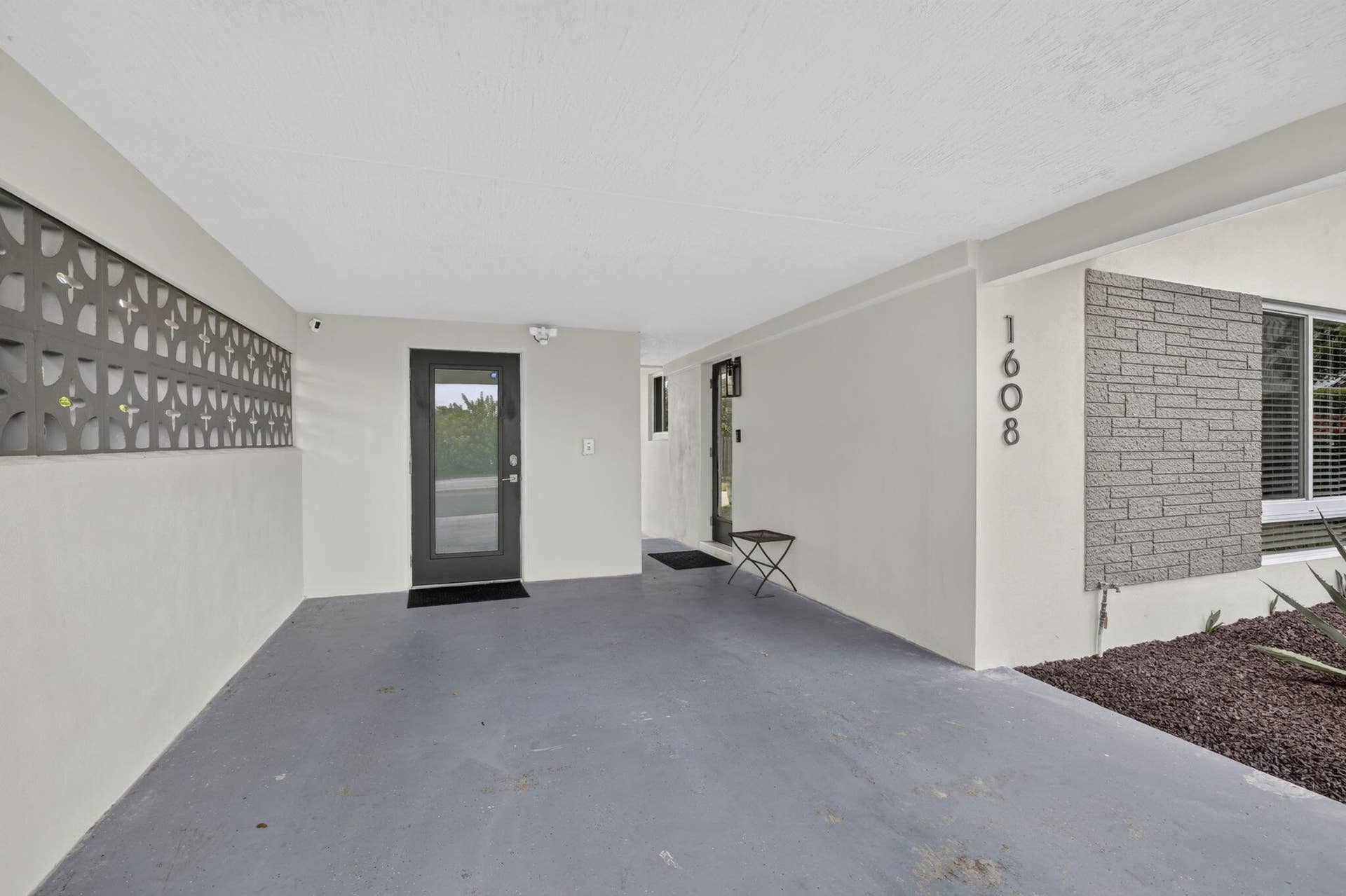 1608 NE 14TH Terrace, Fort Lauderdale, FL 33305 Carport
