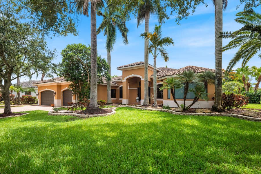 Property photo for 3972 SW 140TH Avenue, Davie, FL