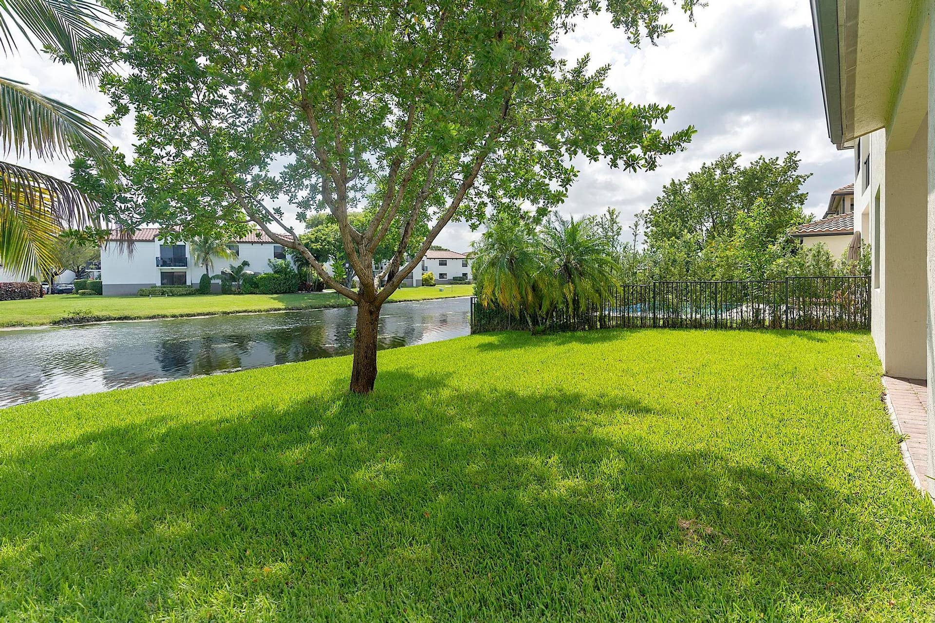 11824 SW 13th Court, Pembroke Pines, FL 33025 11824 SW 13 Ct Pembroke Pines, Fl 32025