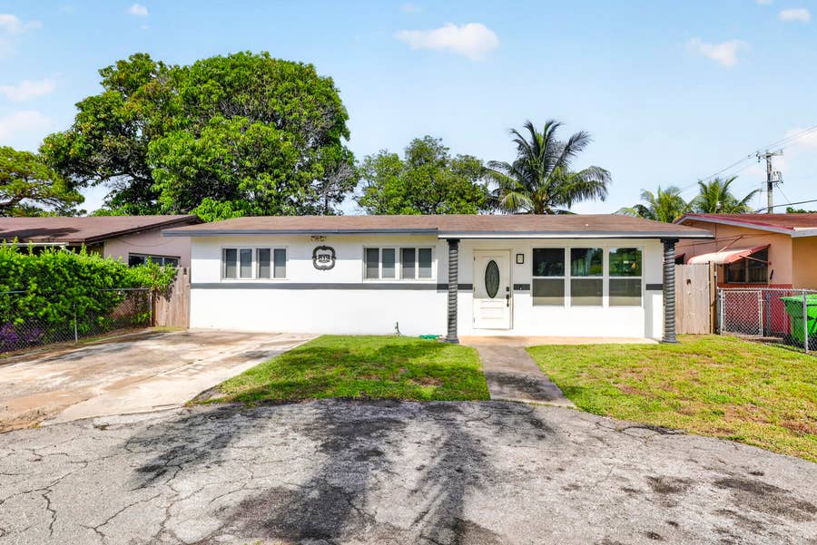 Property photo for 533 NW 17TH Avenue, Fort Lauderdale, FL