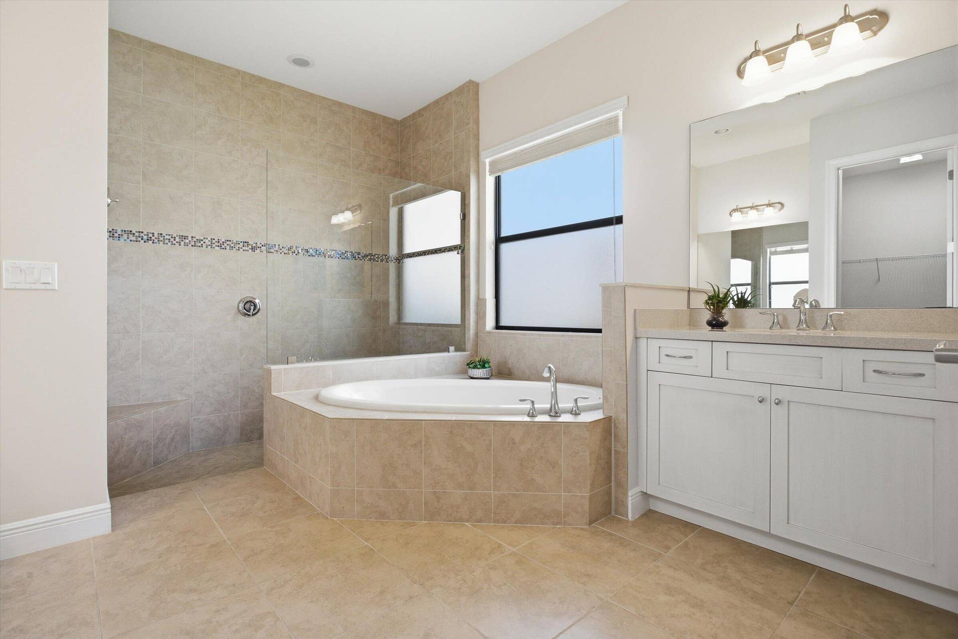 11513 NW 81st Place, Parkland, FL 33076 Primary Bathroom