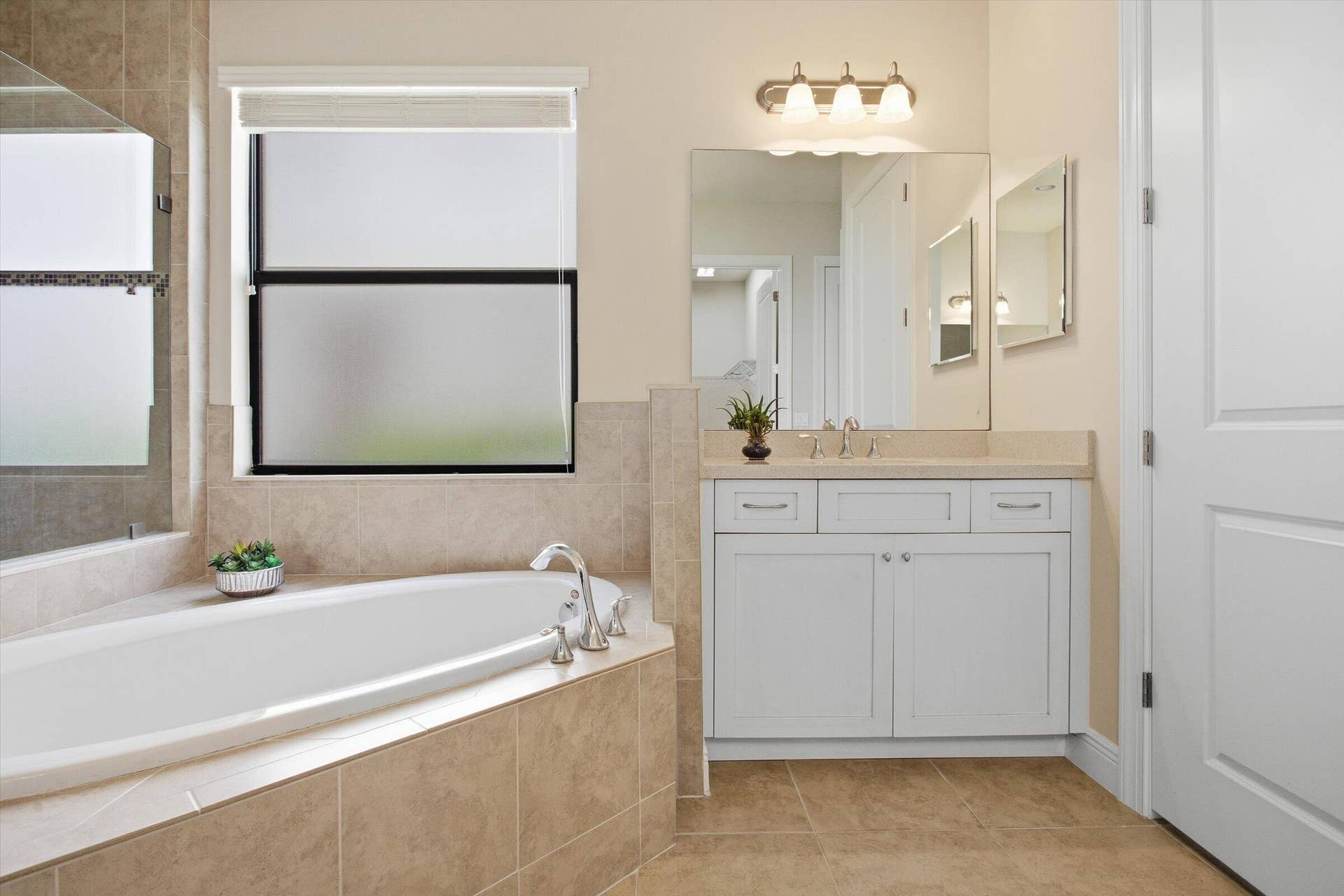 11513 NW 81st Place, Parkland, FL 33076 Primary Bathroom