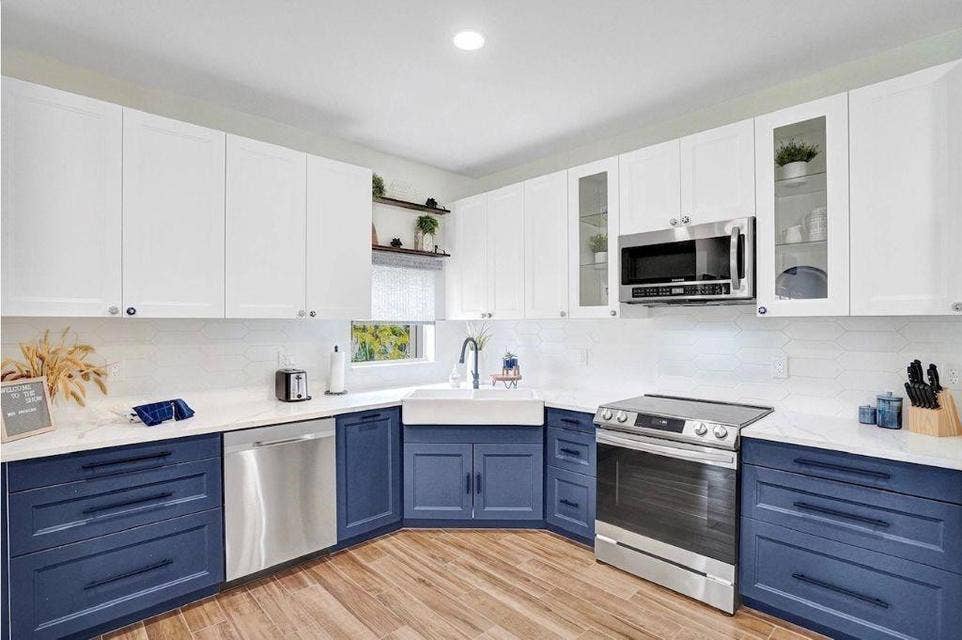 2622 NE 27TH Avenue, Lighthouse Point, FL 33064 KITCHEN