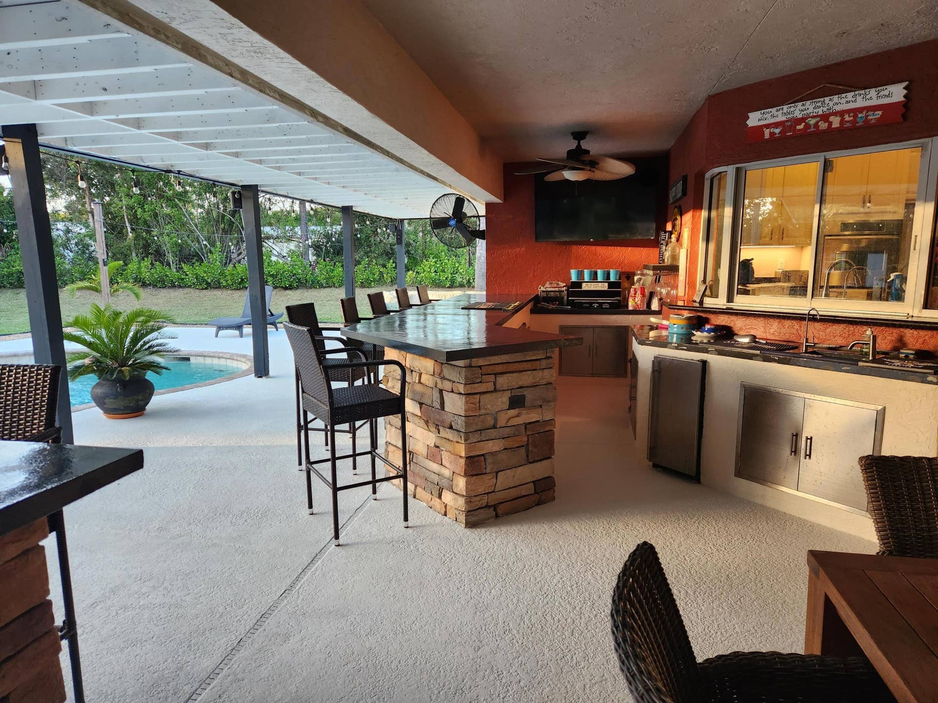 6303 Royal Palm Beach Boulevard, West Palm Beach, FL 33412 outside bar