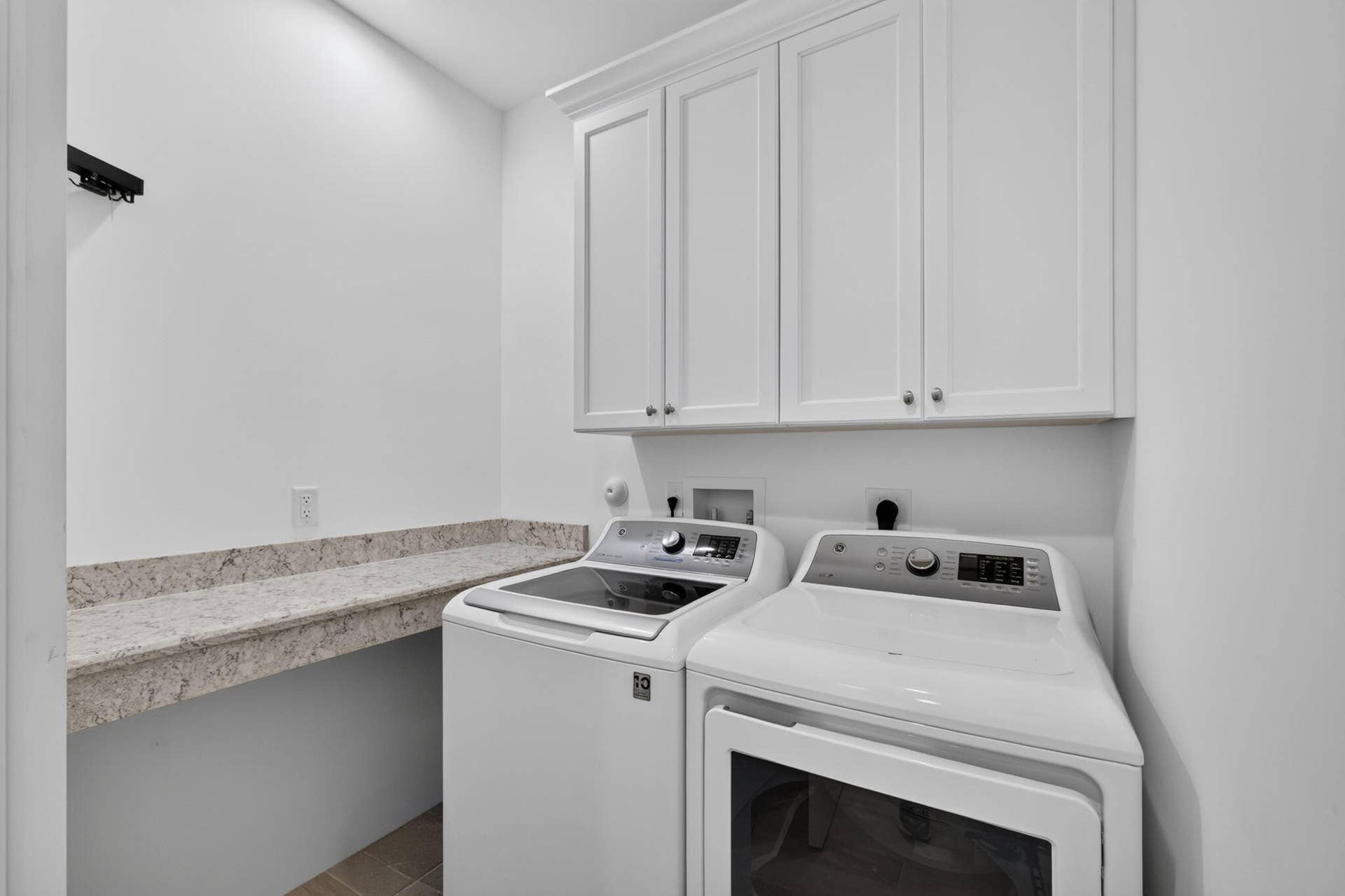 131 INLET WATERS Circle, Jupiter, FL 33477 2ND FLOOR LAUNDRY ROOM W WASHER/DRYER