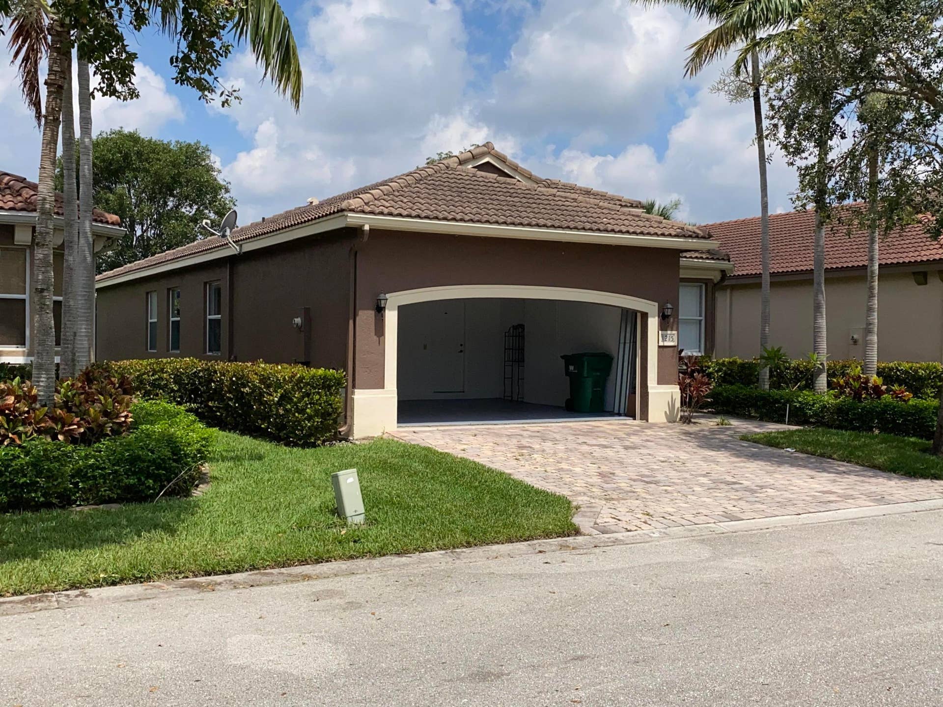Exterior Front Grounds