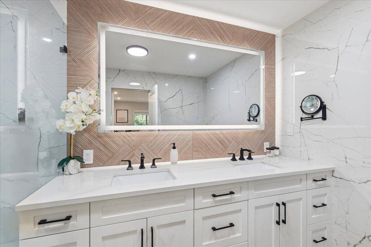 2210 NE 34TH Court, Lighthouse Point, FL 33064 main primary bath