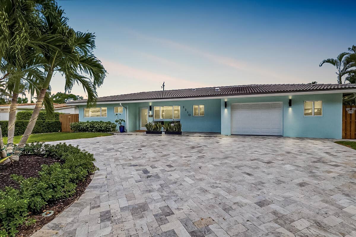 2210 NE 34TH Court, Lighthouse Point, FL 33064 45-8I8A0327