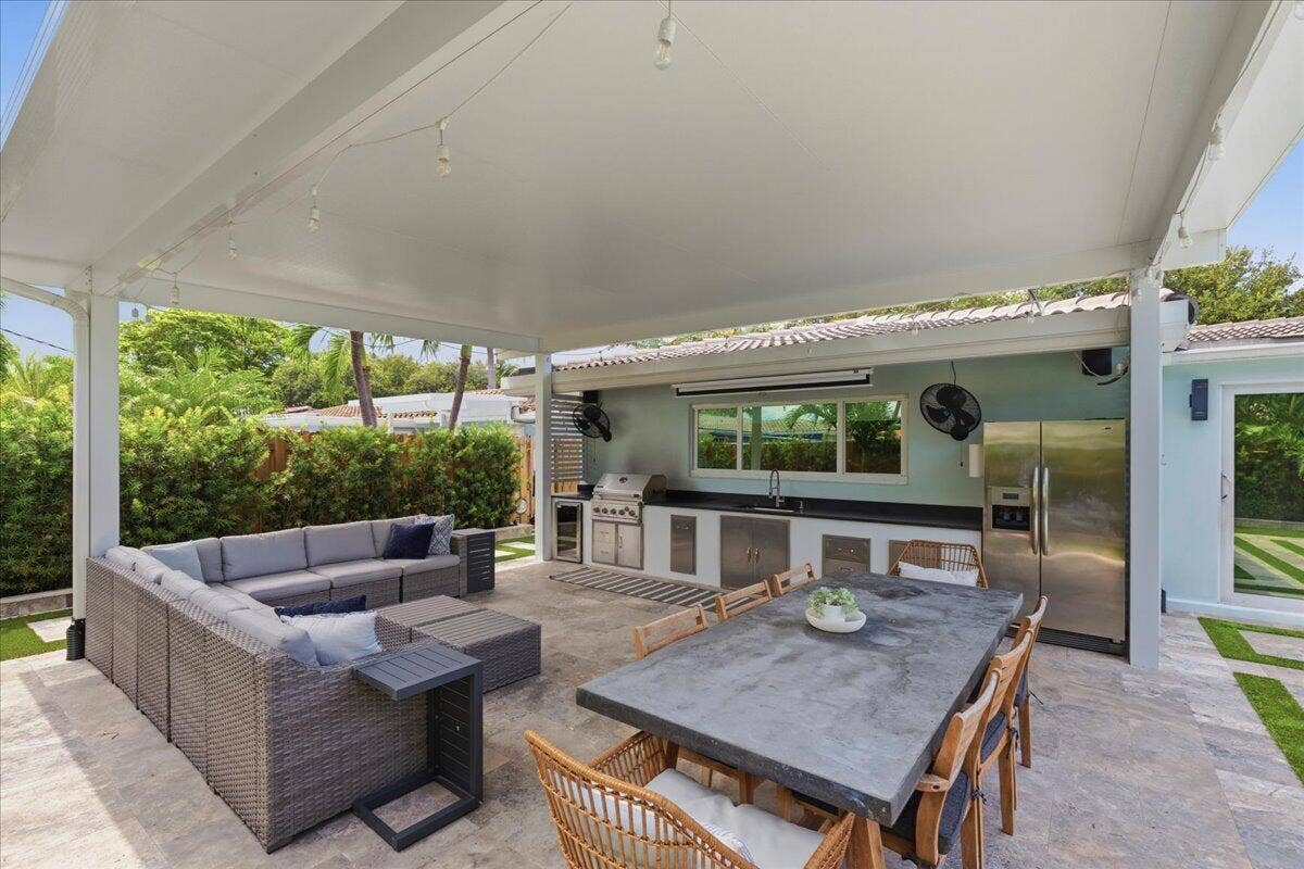 2210 NE 34TH Court, Lighthouse Point, FL 33064 42-8I8A0292