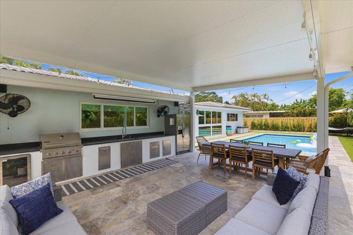 2210 NE 34TH Court, Lighthouse Point, FL 33064 43-8I8A0297