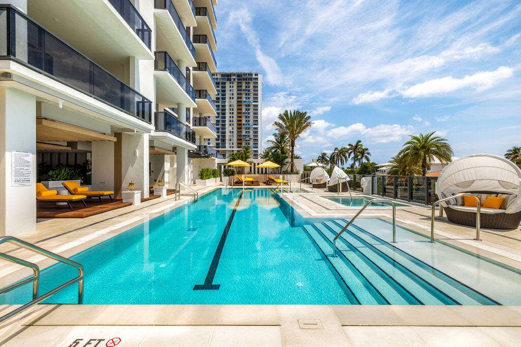 305 Briny Avenue, #402, Pompano Beach, FL 33062 ET6A2501