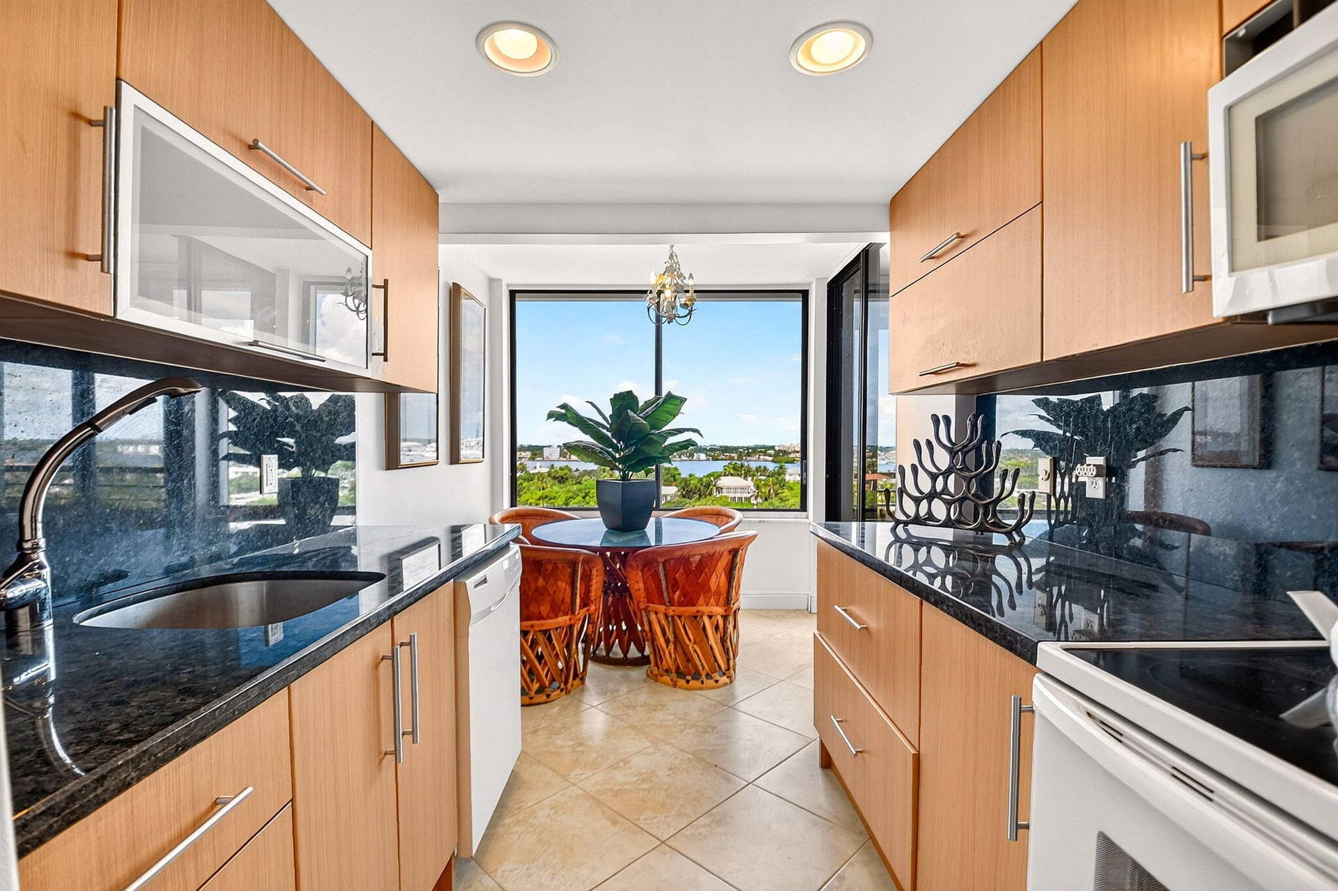 3589 S Ocean Boulevard, #908, South Palm Beach, FL 33480 13-web-or-mls-DSC_9008
