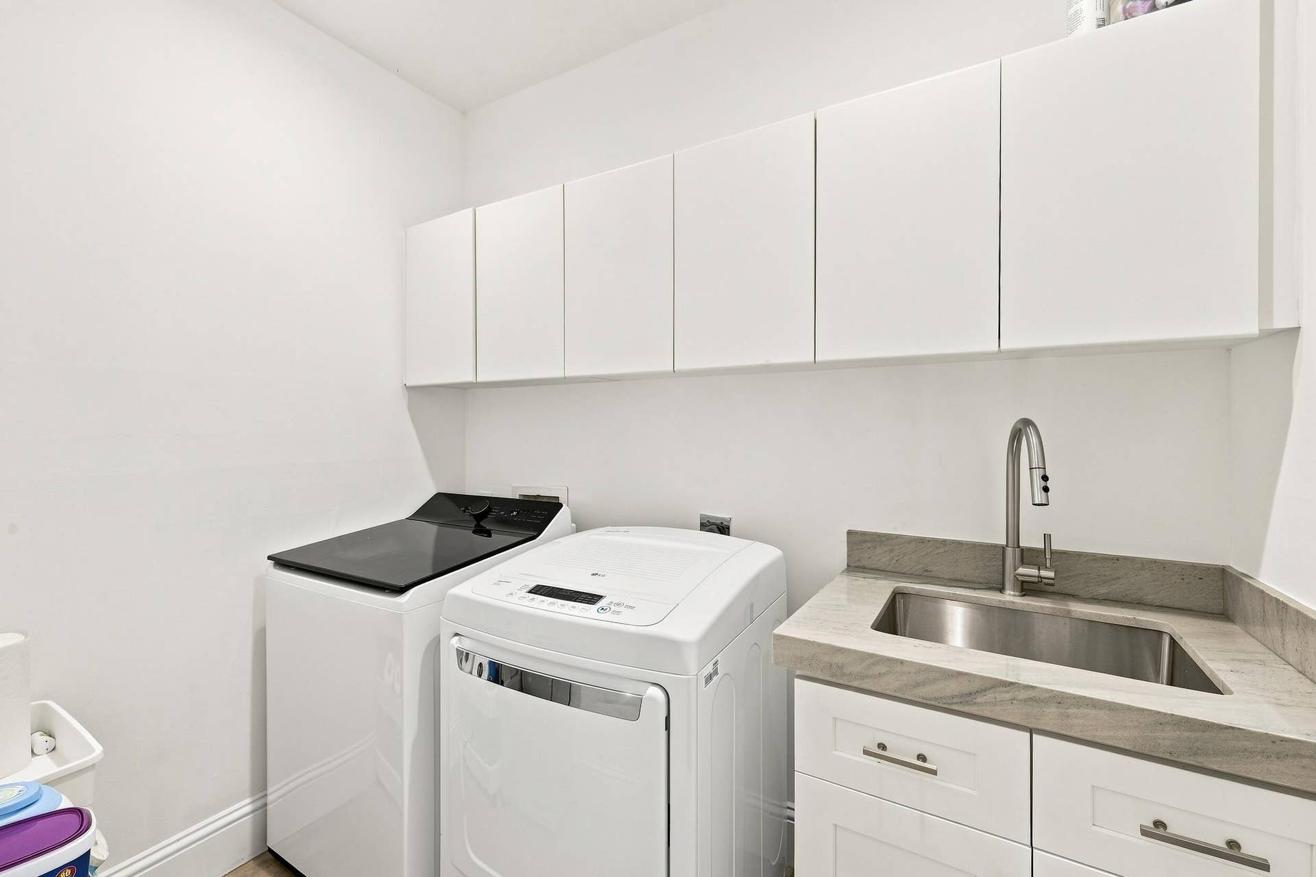 7082 Siena Court, Boca Raton, FL 33433 downstairs laundry