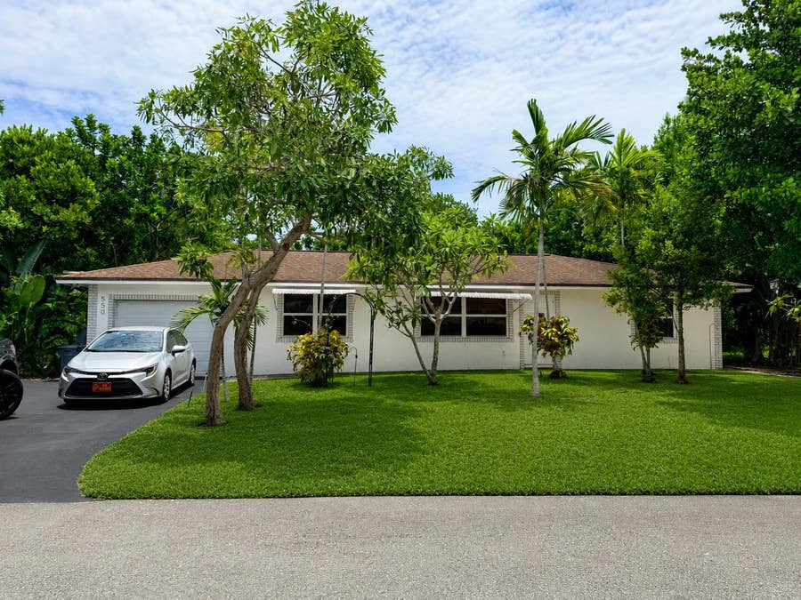 Property photo for 550 SW Natura Avenue, Deerfield Beach, FL