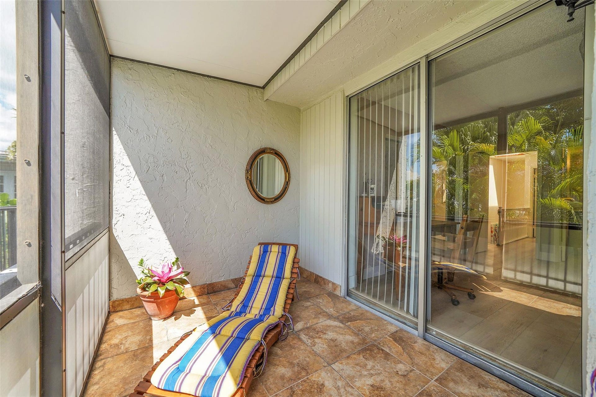 670 Kensington Place, #5B, Wilton Manors, FL 33305 Sreened porch off of primary bedroom