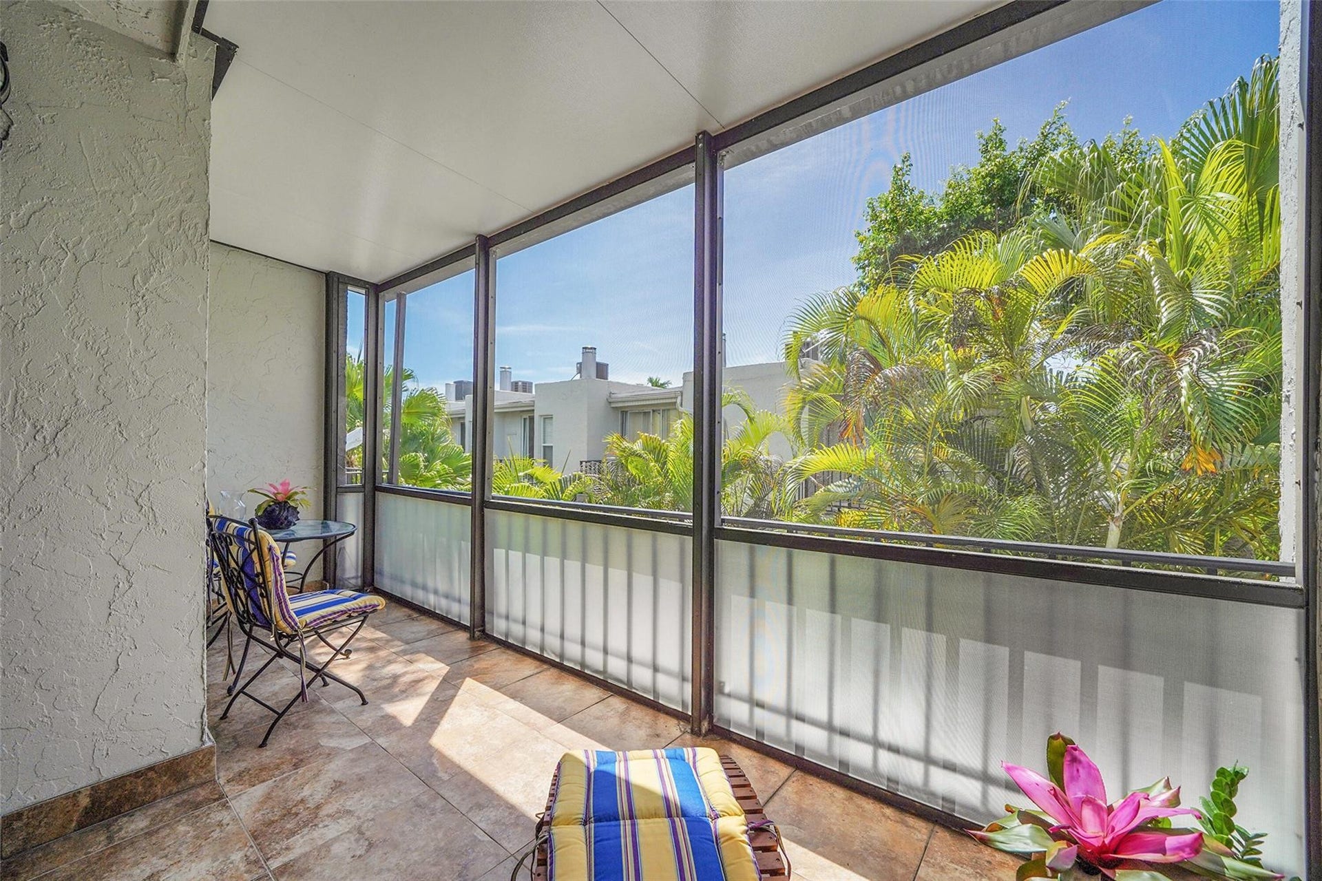 670 Kensington Place, #5B, Wilton Manors, FL 33305 Sreened porch off of primary bedroom