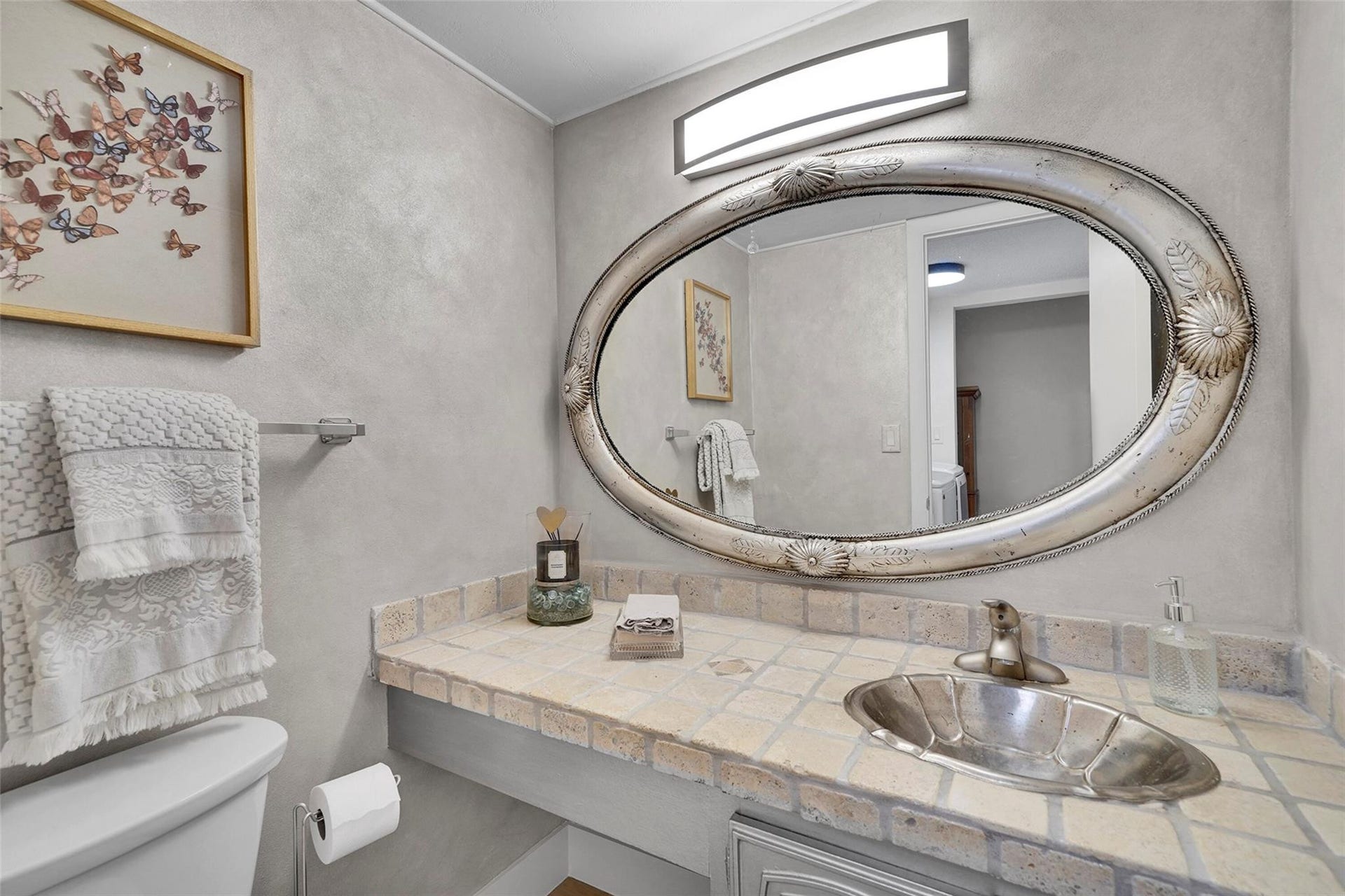 670 Kensington Place, #5B, Wilton Manors, FL 33305 First Floor Guest Bath