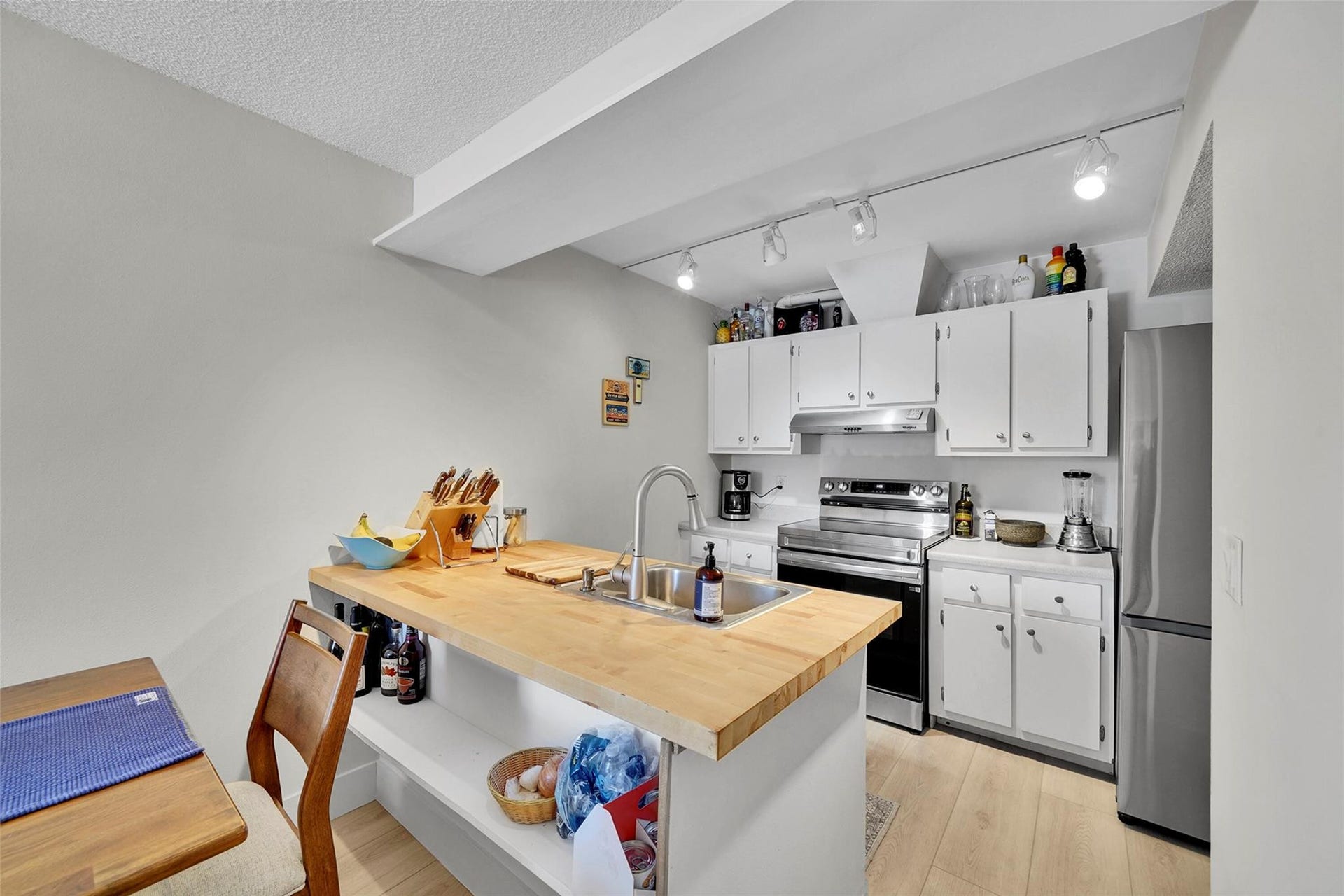 670 Kensington Place, #5B, Wilton Manors, FL 33305 New appliances in 2025