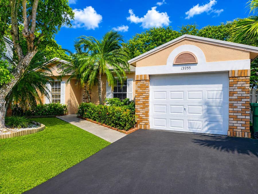 Property photo for 13955 Langley Place, Davie, FL