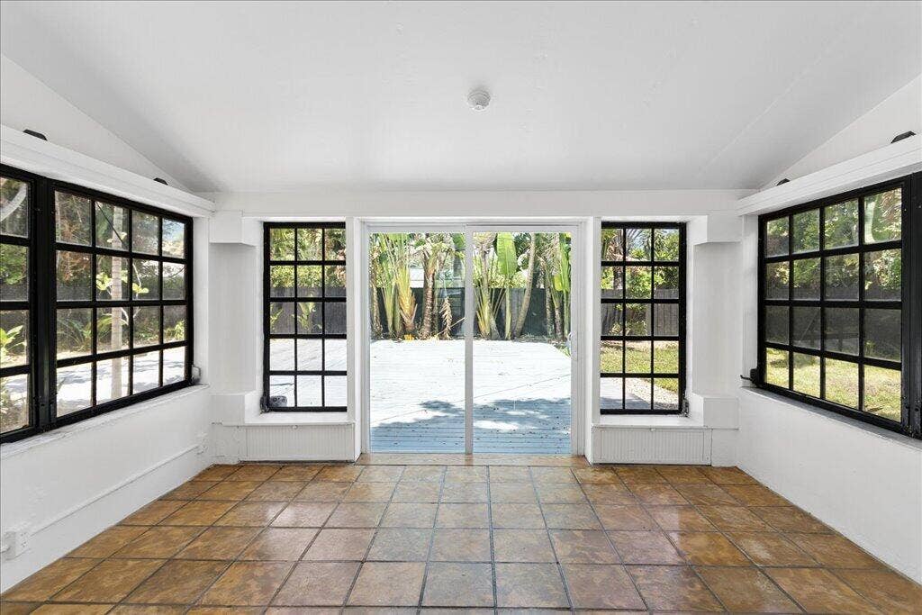 738 NE 16TH Avenue, Fort Lauderdale, FL 33304 Sun Room