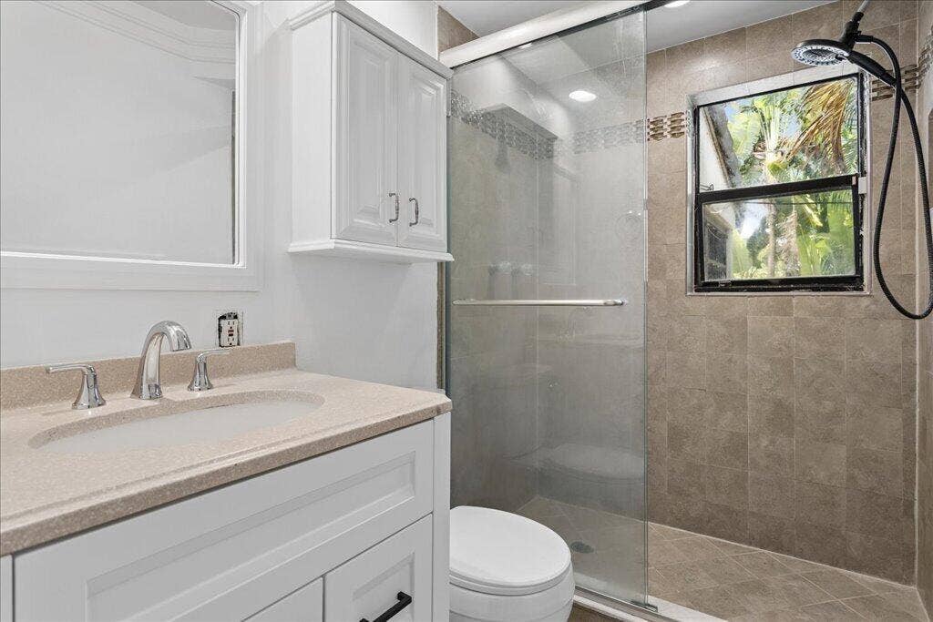 738 NE 16TH Avenue, Fort Lauderdale, FL 33304 Bathroom