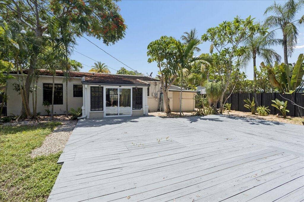 738 NE 16TH Avenue, Fort Lauderdale, FL 33304 Deck