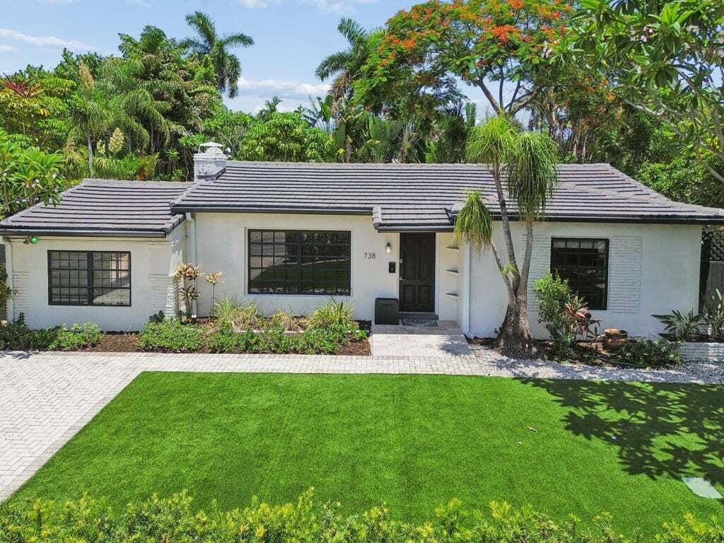 738 NE 16TH Avenue, Fort Lauderdale, FL 33304 Front of Structure