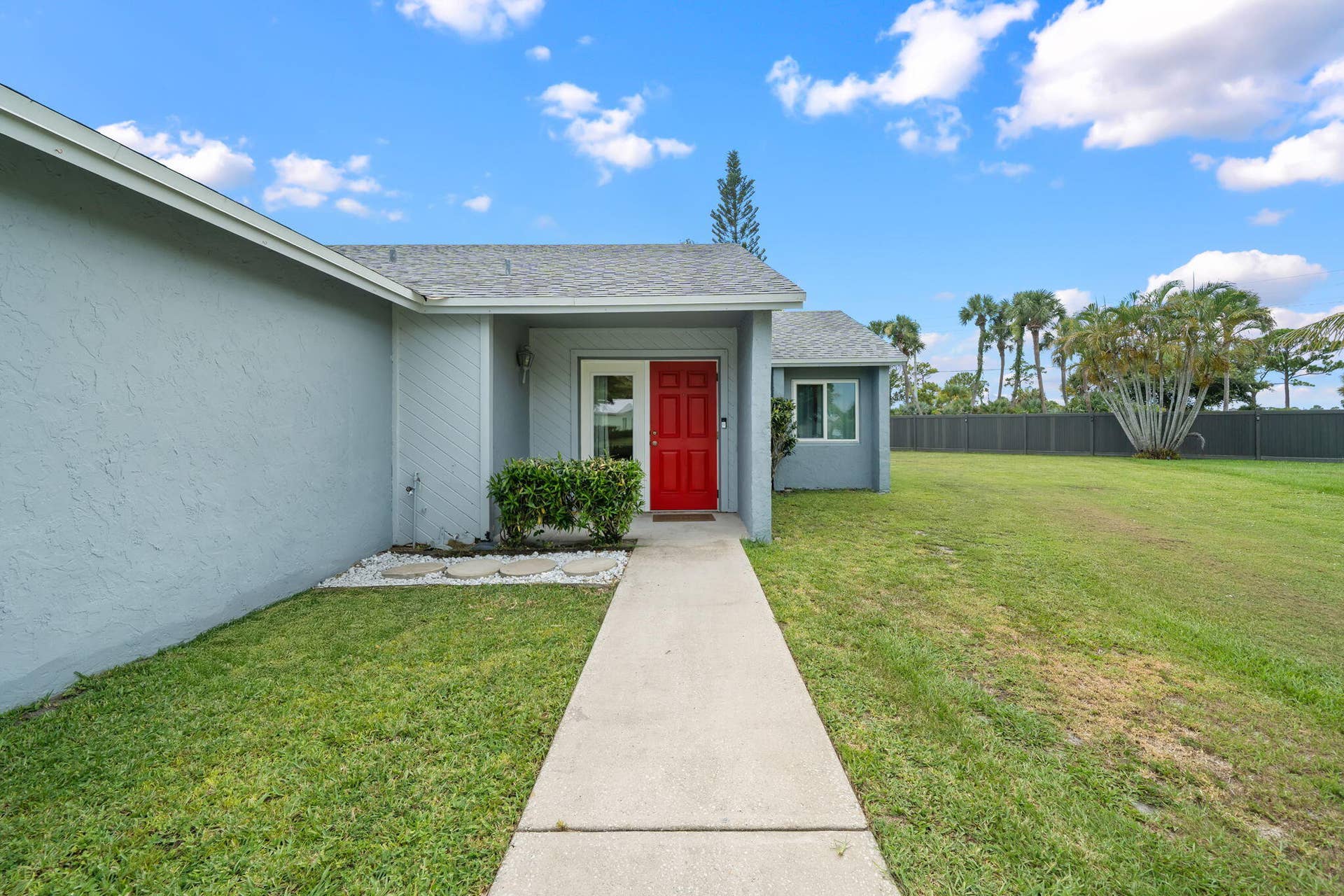 119 Lakeside Circle, Jupiter, FL 33458 4-web-or-mls-DJI_20260729021059_0050_D