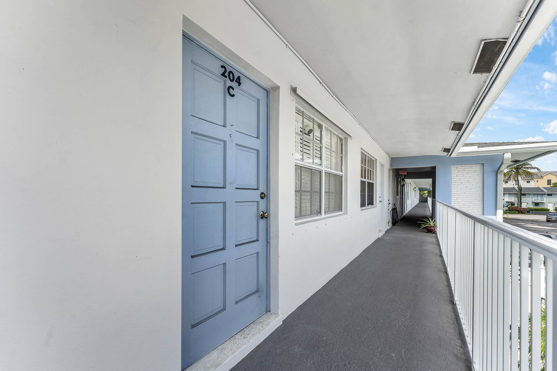 005-4111Northeast21stWay-204-LighthouseP