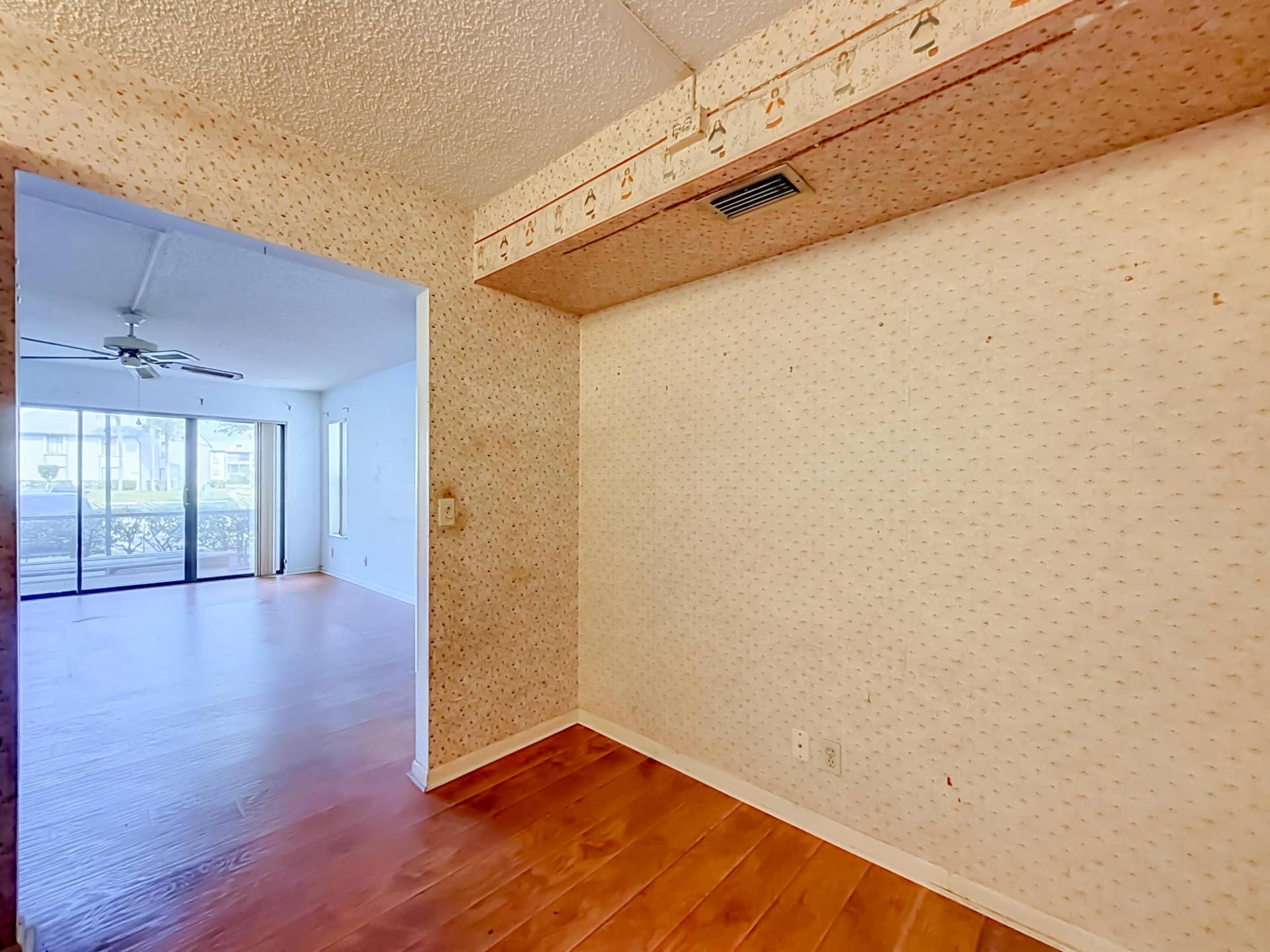 1104 Green Pine Boulevard #E1-37