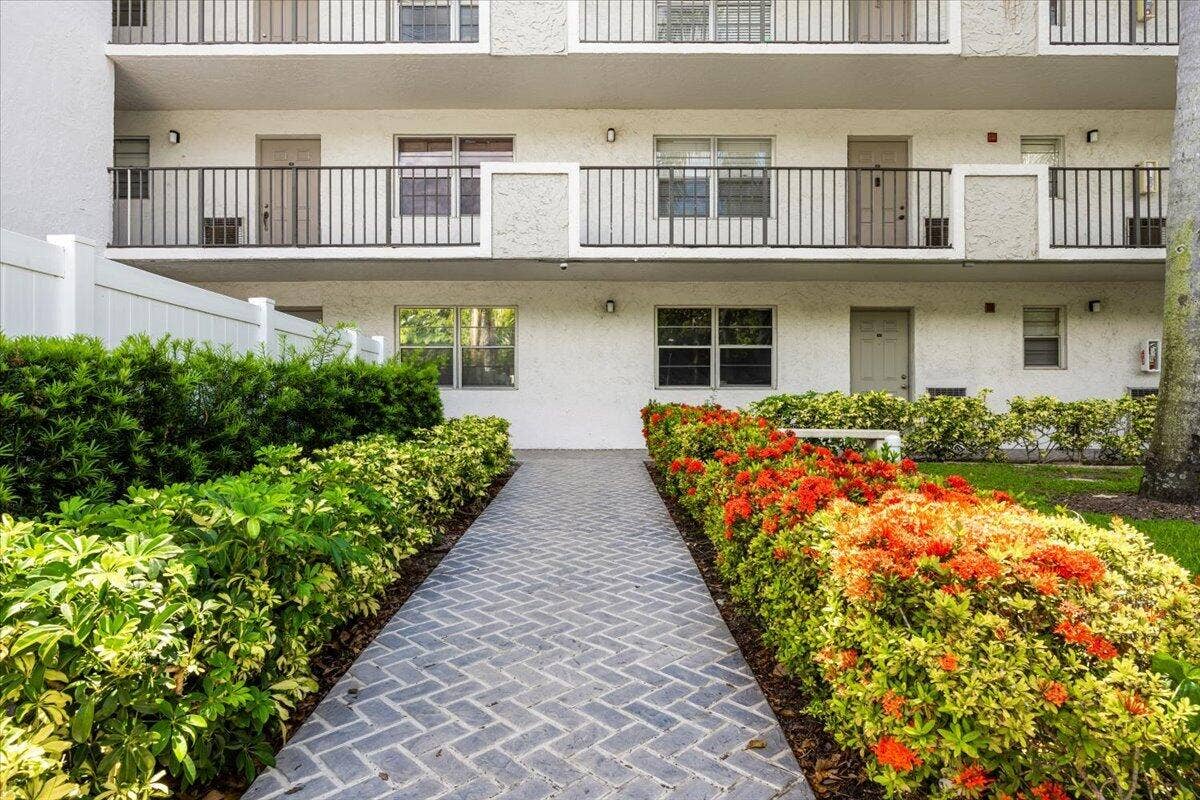 3100 W Rolling Hills Circle, #707, Davie, FL 33328 2.5