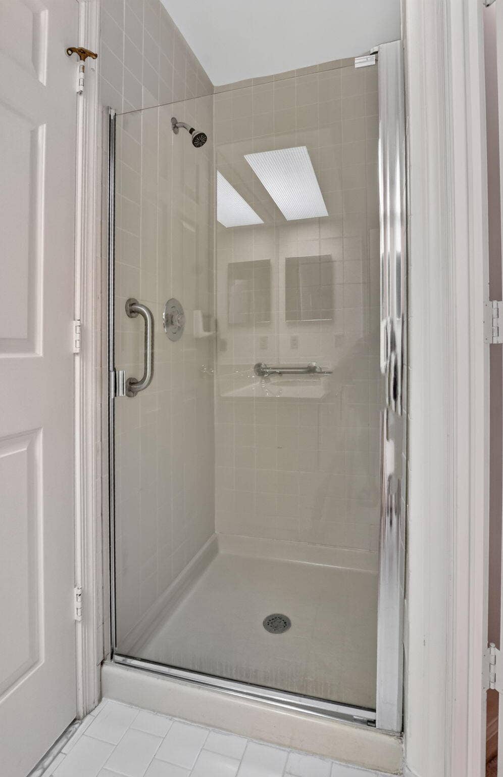 GUEST SHOWER