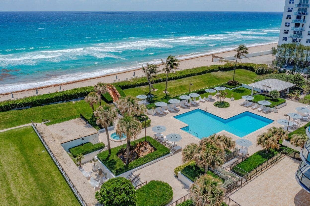 3440 S OCEAN Boulevard, #105S, Palm Beach, FL 33480 Pool meets ocean