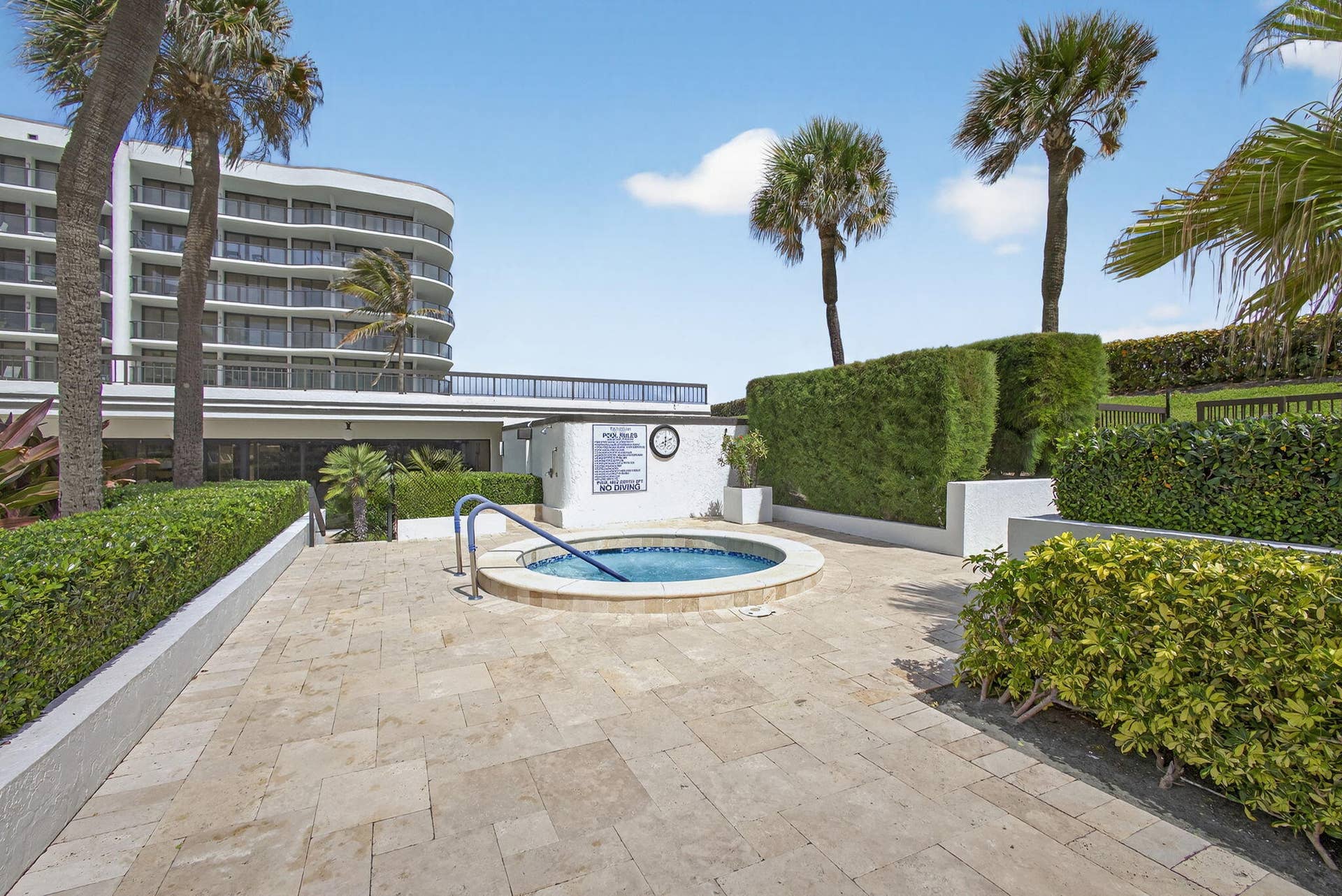 3440 S OCEAN Boulevard, #105S, Palm Beach, FL 33480 Hot tub