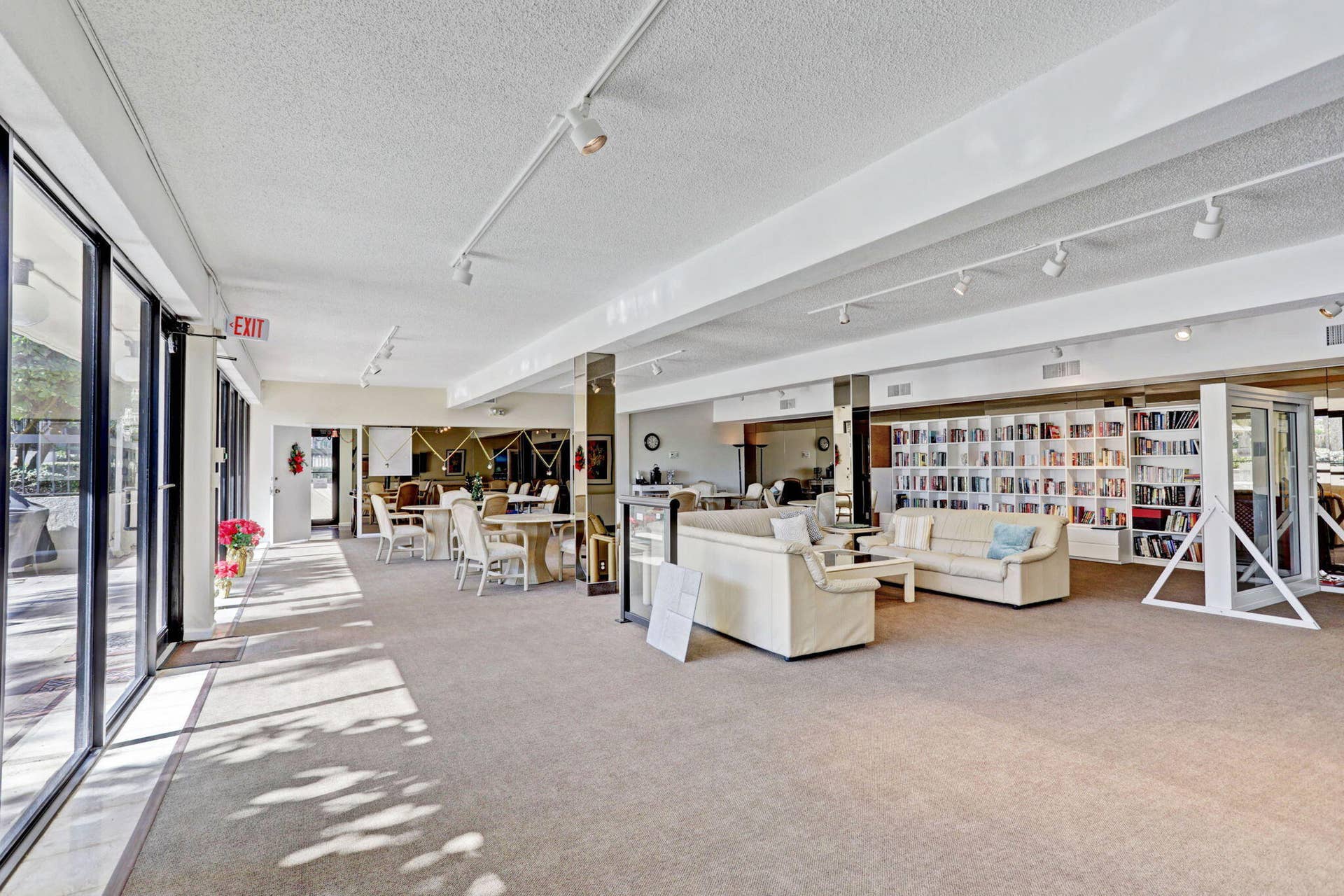 3440 S OCEAN Boulevard, #105S, Palm Beach, FL 33480 Social Room and Library