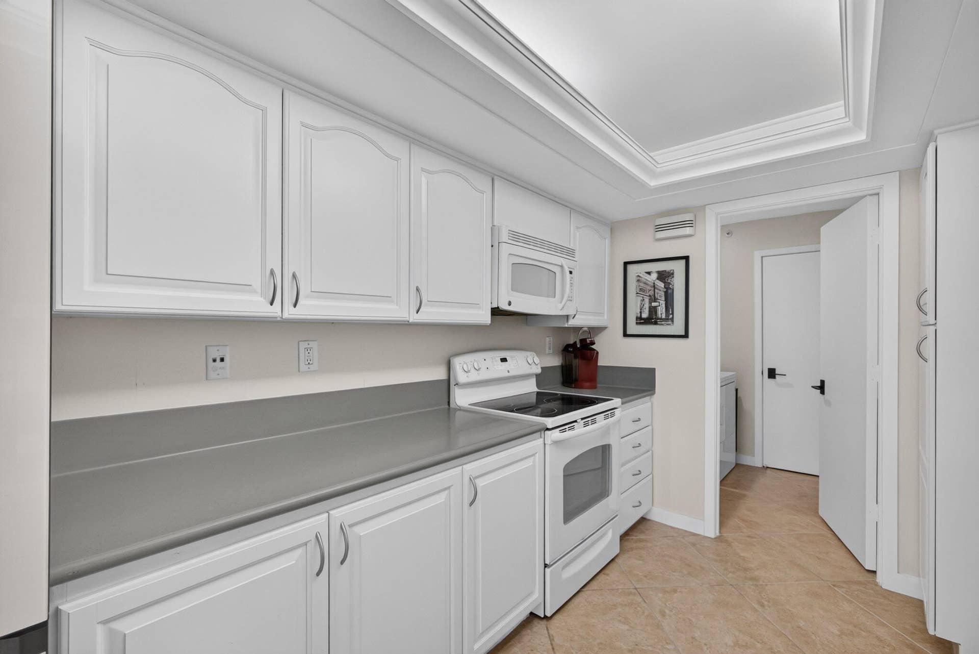 3440 S OCEAN Boulevard, #105S, Palm Beach, FL 33480 Kitchen