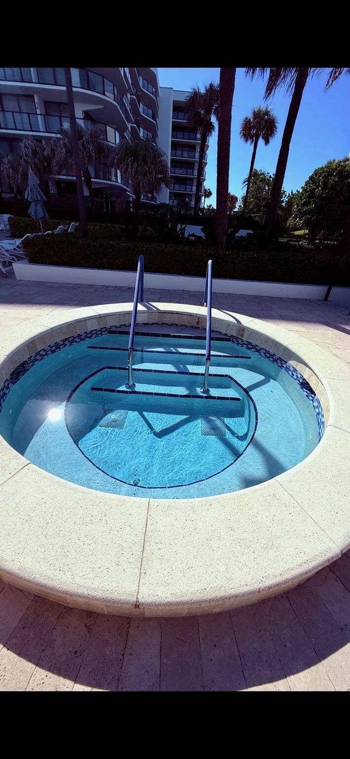 3440 S OCEAN Boulevard, #105S, Palm Beach, FL 33480 Hot tub