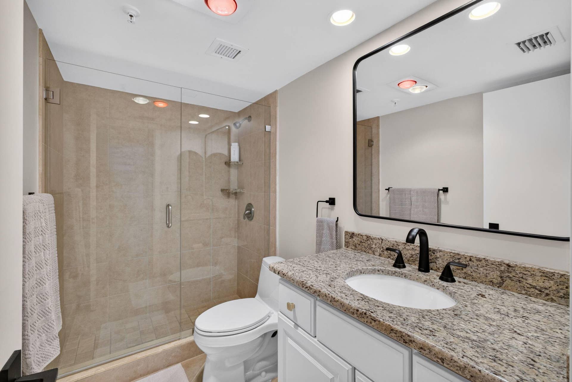 3440 S OCEAN Boulevard, #105S, Palm Beach, FL 33480 Guest Bathroom